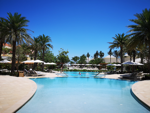 L'une des piscines du nouvel hôtel Rosewood Baha Mar - DR