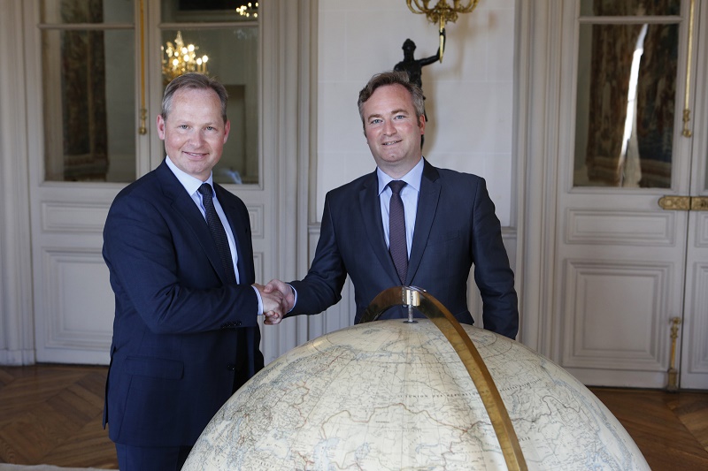 Mark Okerstrom, PDG d'Expedia Group et Jean-Baptiste Lemoyne, secrétaire d'Etat auprès du Ministère de l'Europe et des Affaires étrangères - DR