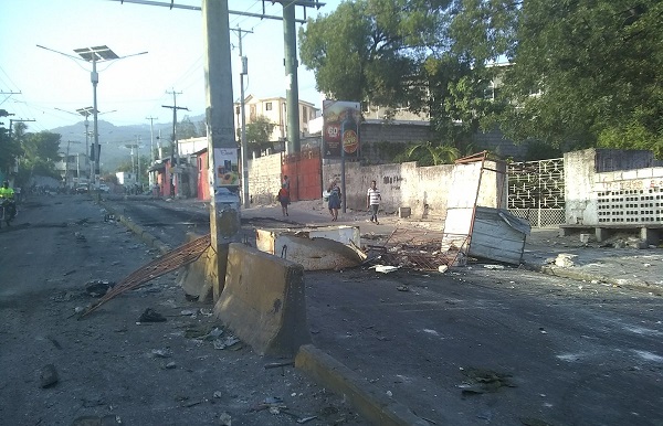 Les barricades sont levées à Port-au-Prince - Crédit photo : compte Twitter @Ameliebaron
