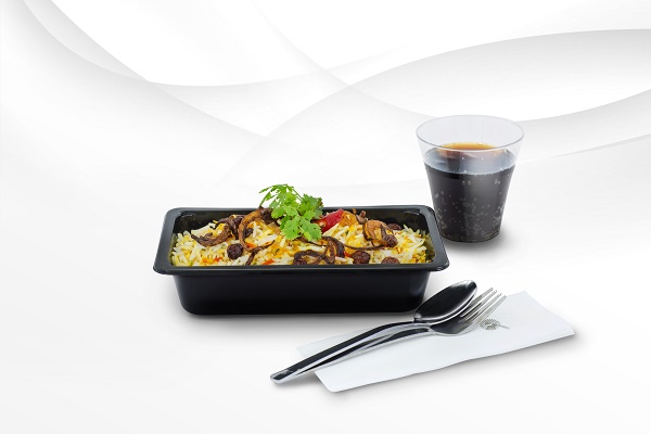 Qatar Airways change ses plateaux repas en classe éco - Crédit photo : Qatar Airways