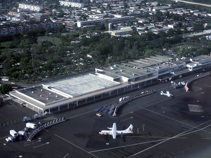 crédit photo : Eduard Marmet / wikicommons : aéroport Pointe-a-Pitre - Le Raizet