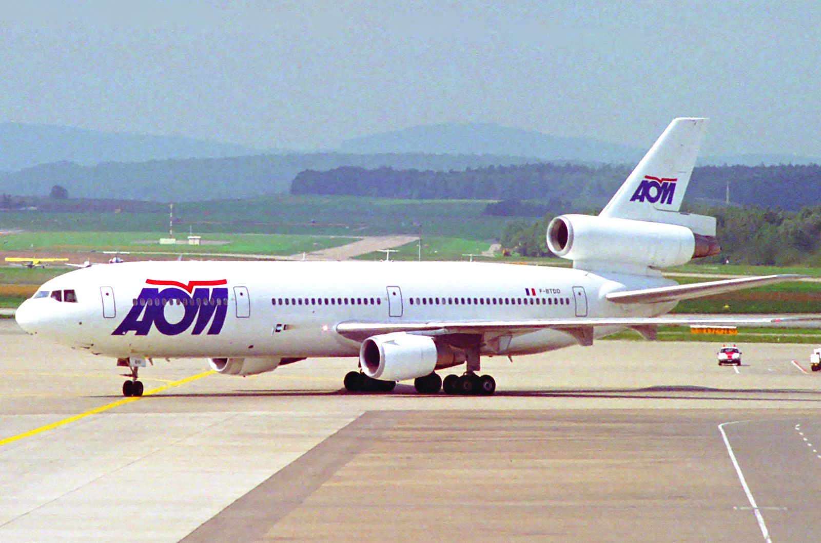 Entre 1998 et 2003 : la fin du rêve d'AOM © Aero Icarus from Zürich, Switzerland, Wikimedia Commons