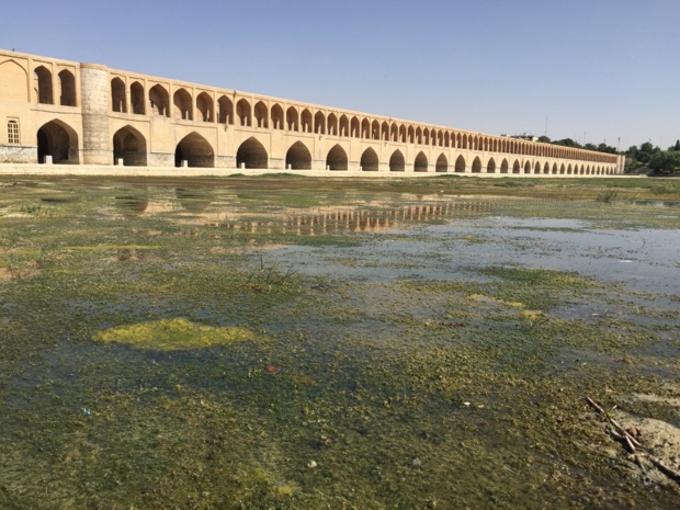 Si-o-se Pol ou pont Allahverdi Khan, est l'un des onze ponts d'Ispahan, en Iran. C'est l'un des ponts les mieux connus de la dynastie des Séfévides /crédit photo JDL