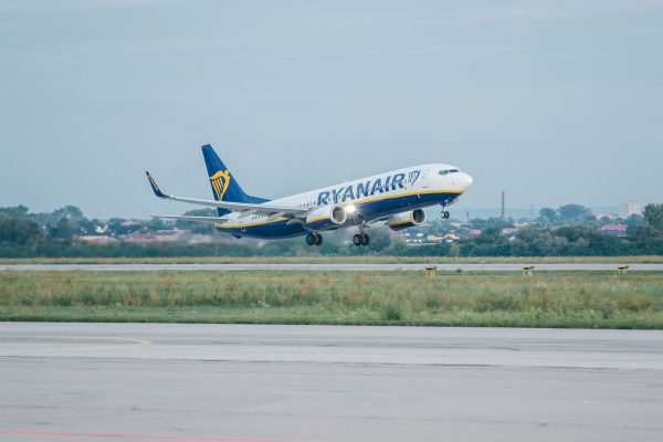 Ne reculant devant aucun sacrifice pour peaufiner au mieux sa communication, la low cost nous assure qu'en rendant son bagage cabine payant, les voyageurs font en plus des économies ! - DR Ryanair