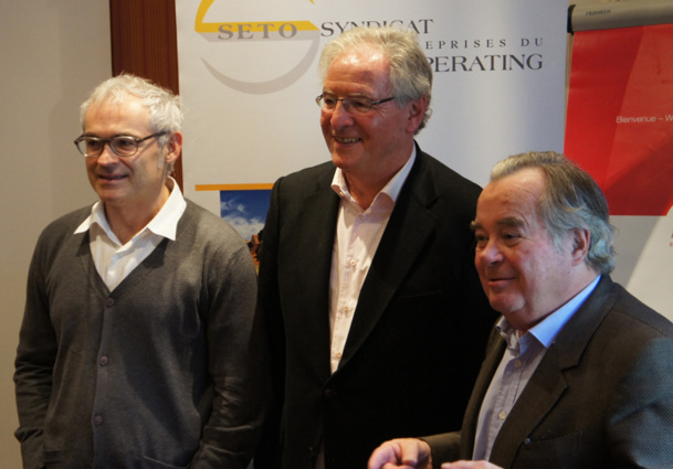 René-Marc Chikli entouré de ses deux vice-présidents : Jean-François Rial et Jean-Paul Chantraine lors d'un forum du SETO à Deauville - DR CE