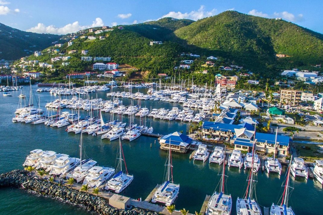 Le produit phare des Îles Vierges Britanniques reste les croisières en catamaran. BVI