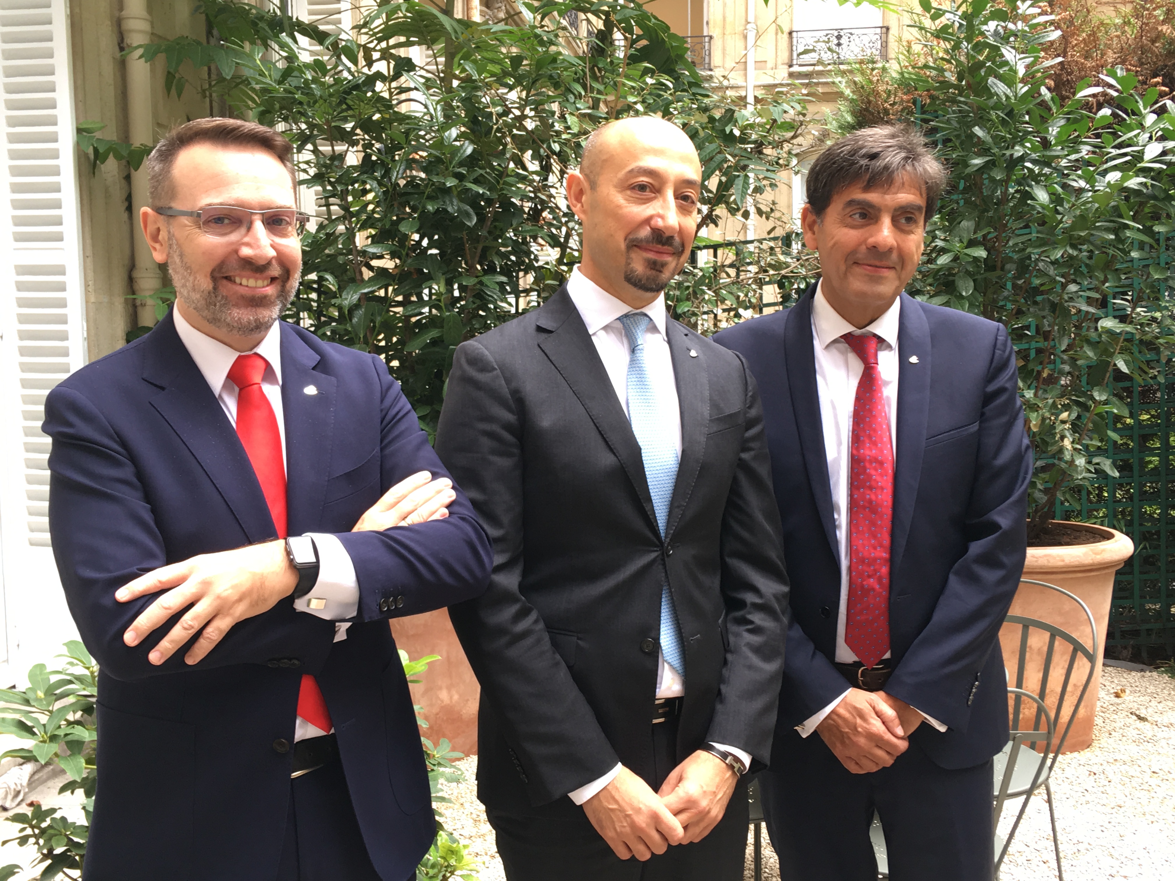 Ralph Remkes, General Manager Benelux et Scandinavie, Raffaele d'Ambrosio, vice-président de Costa Europe du Nord et Georges Azouze, président de Costa Croisières France. - CL