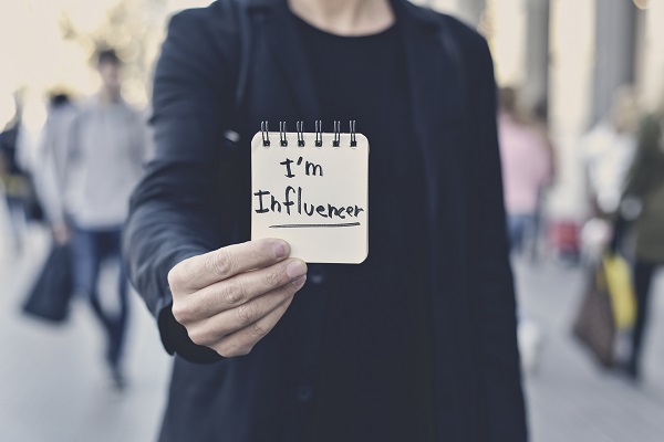 Des influenceurs, oui mais pour quoi faire ? - Crédit photo : Depositphotos @nito103