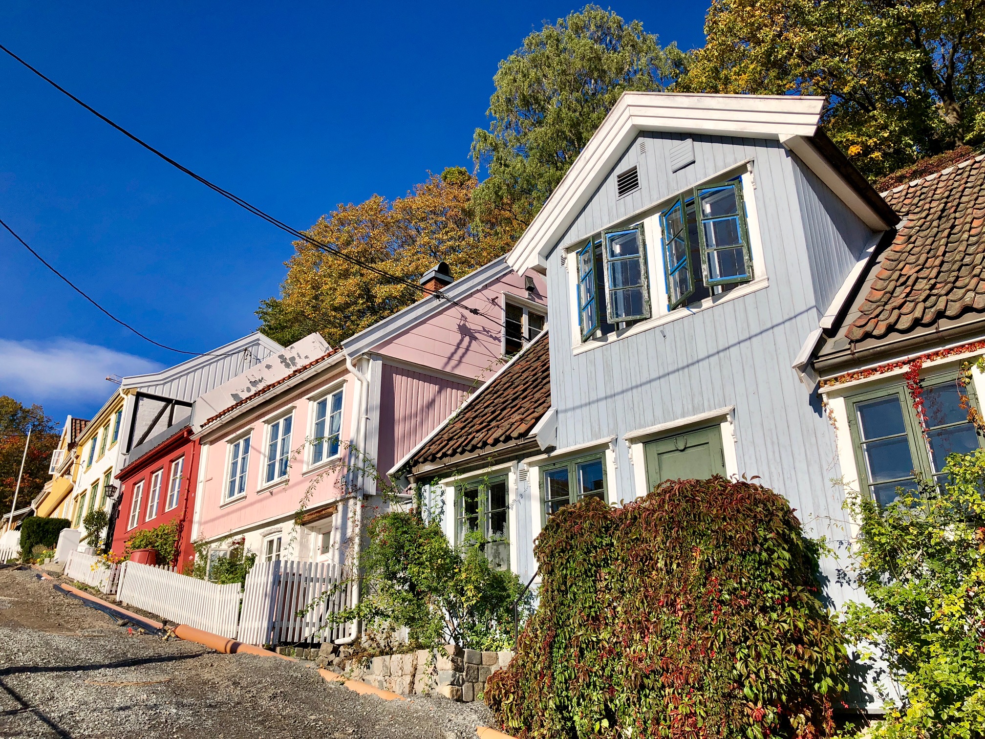 Les façades des petites maisons traditionnelles de Damstredet /crédit photo JDL