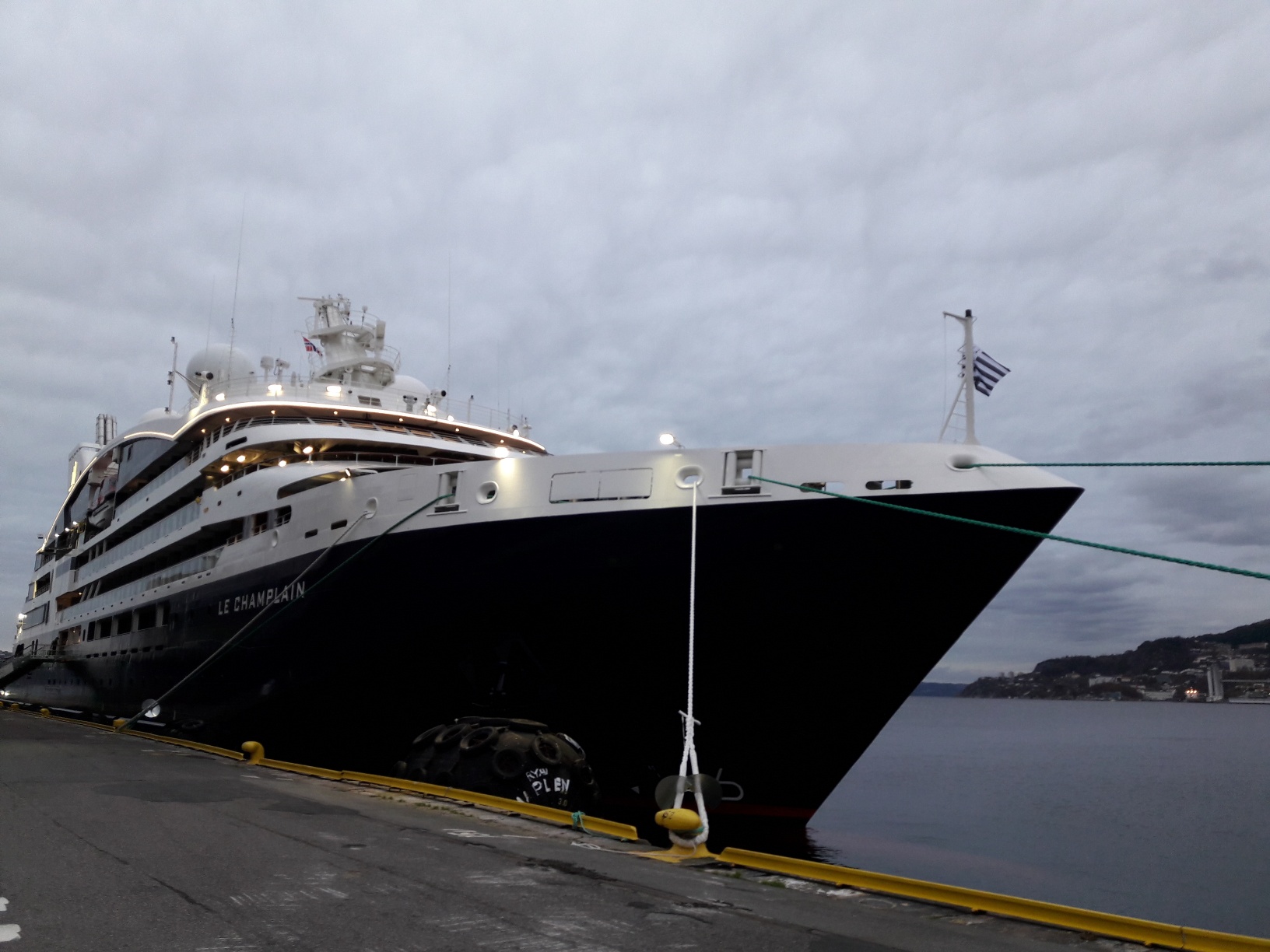 Le Champlain attend ses premiers passagers à Bergen en Norvège - DR : M.S.