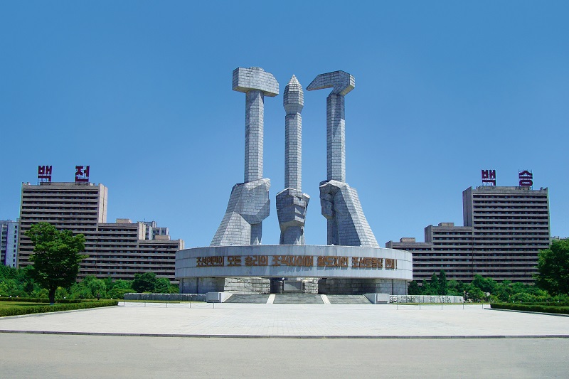 DPRK - Monument dédié au Parti Fondateur