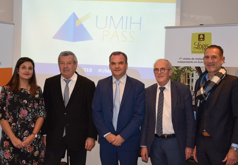 Céline Castelao (Proweb), Roland Héguy (UMIH), Fabrice Galland (Logis), Hervé Bécam (UMIH) et Stéphane Roinet (Logis) lors du lancement officiel de l'UMIH PASS - DR : UMIH