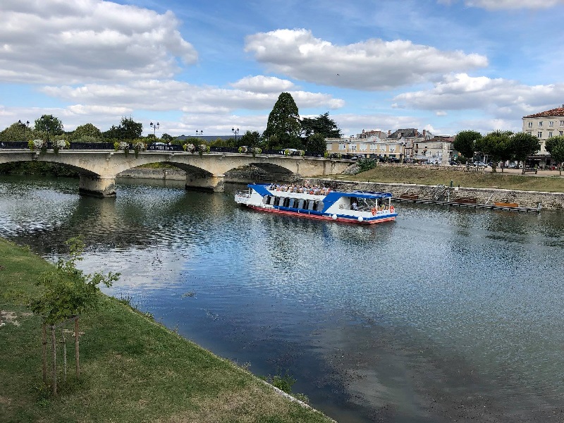 Le bateau électro-solaire baptisé "Bernard Palissy III" - DR Facebook