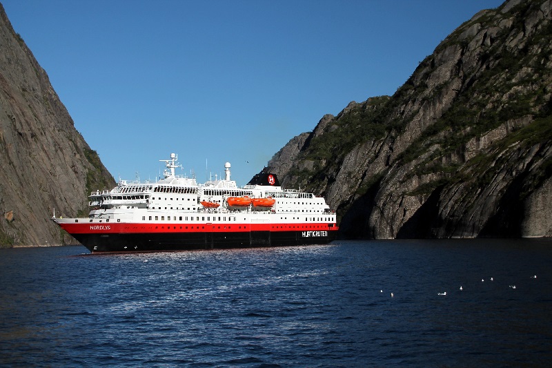 D’ici 2021, Hurtigruten prévoit d’équiper au moins 6 de ses navires de systèmes de propulsion biogaz et de batteries associés à des moteurs GNL - DR
