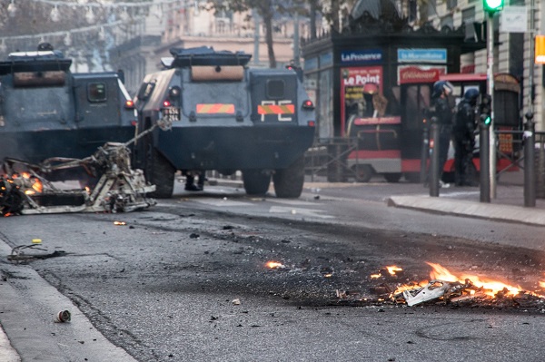 Gilets Jaunes, la France pourrait connaître un samedi 15 décembre plus calme - Crédit photo : RP