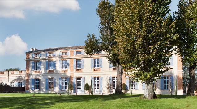 Le Château de Drudas, classé aux monuments historiques, est une demeure datant du XVIIIème siècle. Les propriétaires Jean et Françoise Rossi ont rénové entièrement le bâtiment dans le respect du style de l’époque - DR : Relais & Châteaux Le Château de Drudas, classé aux monuments historiques, est une demeure datant du XVIIIème siècle. Les propriétaires Jean et Françoise Rossi ont rénové entièrement le bâtiment dans le respect du style de l’époque - DR : Relais & Châteaux