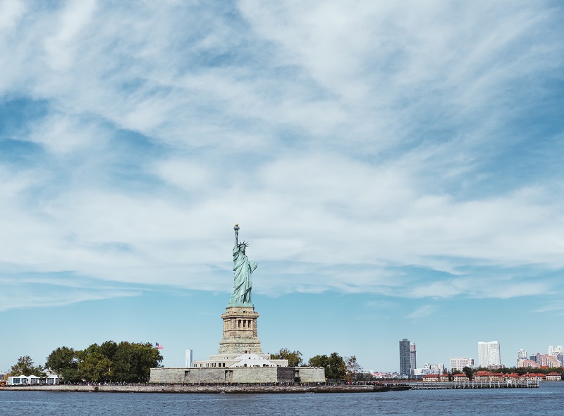 Malgré le Shutdown, la Statue de la Liberté reste ouverte à New York - Depositphotos - IgorVetushko