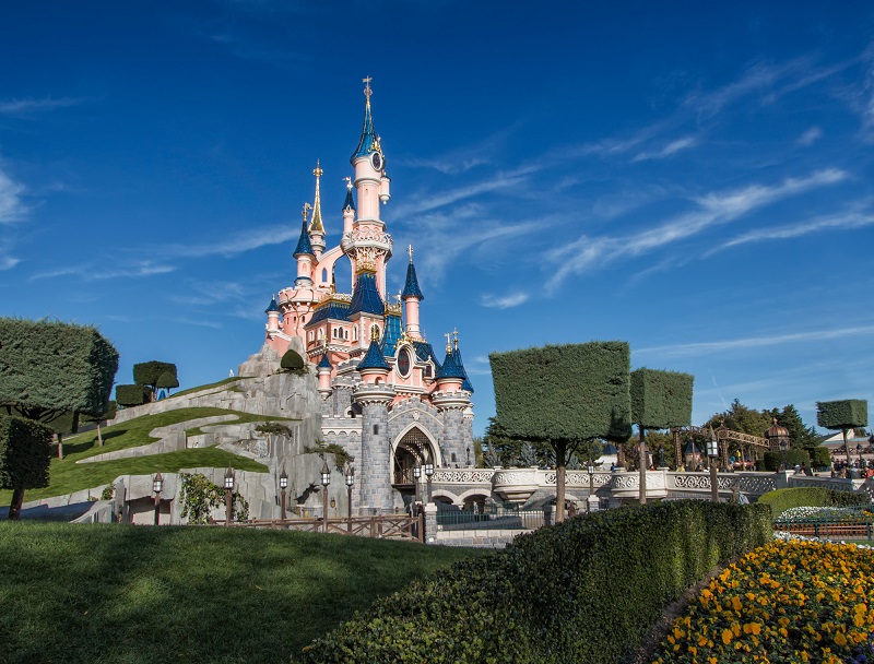 Métiers de la restauration, de l'hôtellerie, Disneyland Paris recrute du personnel en CDI et CDD en 2019 - Depositphotos DmitryDut Métiers de la restauration, de l'hôtellerie, Disneyland Paris recrute du personnel en CDI et CDD en 2019 - Depositphotos DmitryDut