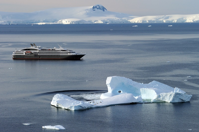 Le Boreal, navire de la compagnie Ponant en Antarctique - Photo Mathieu Gesta