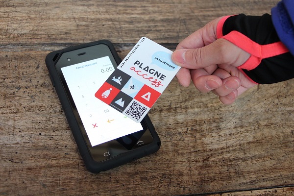 A La Plagne, le forfait de ski ne sert pas que pour les remontées mais aussi pour les achats - Crédit photo : compte Twitter @La Plagne A La Plagne, le forfait de ski ne sert pas que pour les remontées mais aussi pour les achats - Crédit photo : compte Twitter @La Plagne