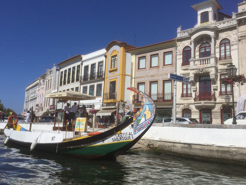 Aveiro, ville de la région centre, est sillonnée de canaux sur lesquels voguent les "moliceiros" - DR : J.-P.C.