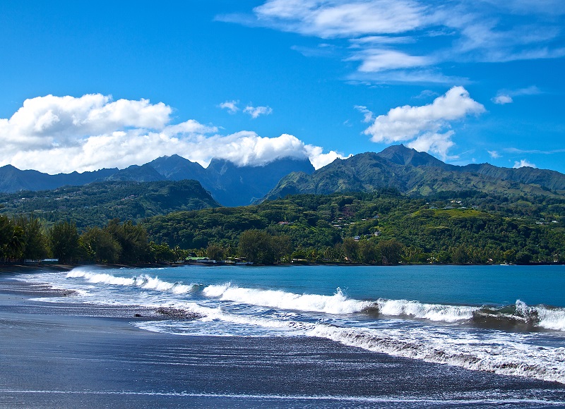 Je conseille de passer 2 ou 3 jours sur Tahiti pour récupérer du décalage horaire et pour prendre le temps de faire le tour de l'île. Tahiti est parfois un peu oubliée. Pourtant il y a énormément de choses à voir. - Photo Depositphotos.com Auteur deinos