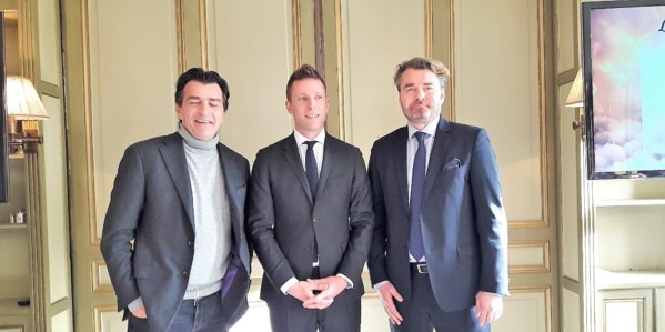 Nicolas de Villiers entouré par deux nouveaux partenaires "Restauration". Le chef étoilé Yannick Alléno (à gauche) et Gaétan de L'Hermite, PDG de Compass Group France - DR : M.S.