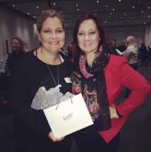 "Après la politique n'est pas une problématique qui intéresse nos voyageurs, ils partent par besoin et envie" Tracey Visscher, responsable produit de Travel by Investec (à gauche) - Crédit photo : Lux Resorts "Après la politique n'est pas une problématique qui intéresse nos voyageurs, ils partent par besoin et envie" Tracey Visscher, responsable produit de Travel by Investec (à gauche) - Crédit photo : Lux Resorts