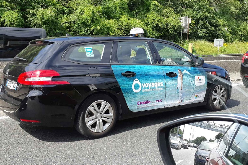 Une campagne d'affichage sur les taxis complète le sponsoring de la série "Un si grand soleil" sur France 2 - DR Une campagne d'affichage sur les taxis complète le sponsoring de la série "Un si grand soleil" sur France 2 - DR