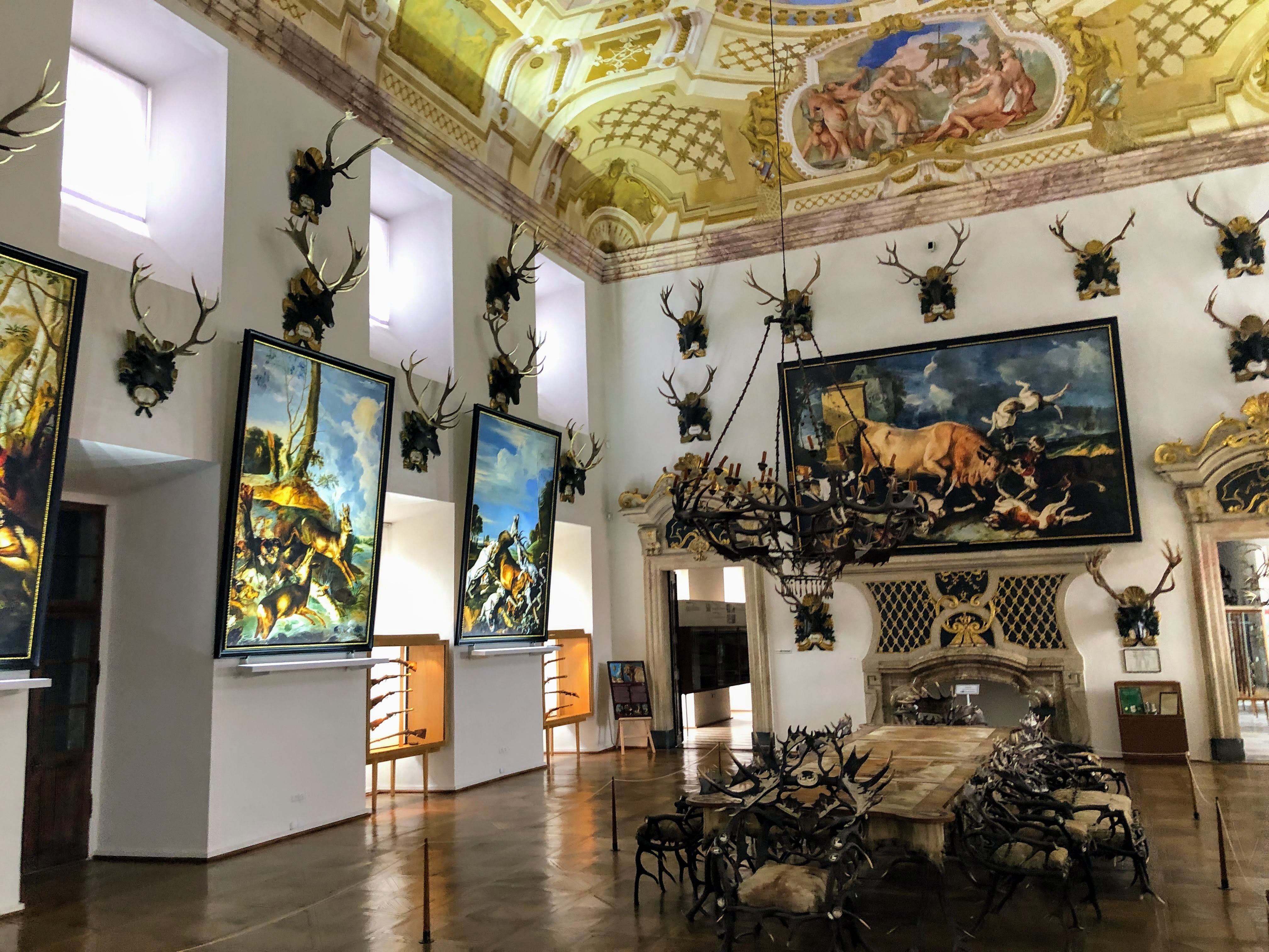 La grande salle d’apparat avec ses fresques monumentales au plafond et son mobilier finement ciselé /crédit photo JDL