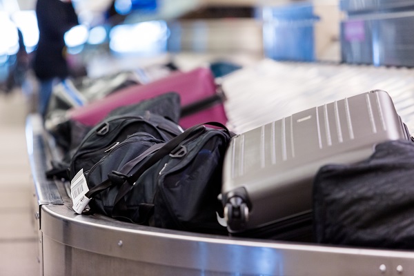 Etude : les revenus des frais de bagages ont doublé en 4 ans pour les compagnies aériennes - Crédit photo : Depositphotos @urban_light