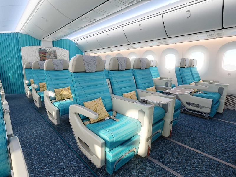Avec le Tahitian Dreamliner, la compagnie introduit la nouvelle classe Premium Economy "MAONA". Couverture, coussin, trousse complète d’accessoires et avec ses nouveaux sièges Z535 de chez Zodiac offrant de l’espace pour les jambes et une inclinaison de 20 cm - DR : ATN Avec le Tahitian Dreamliner, la compagnie introduit la nouvelle classe Premium Economy "MAONA". Couverture, coussin, trousse complète d’accessoires et avec ses nouveaux sièges Z535 de chez Zodiac offrant de l’espace pour les jambes et une inclinaison de 20 cm - DR : ATN
