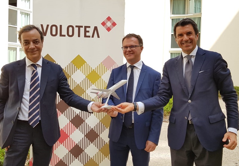 Carlos Cerqueiro, directeur communication de Volotea, Julien Boullay, directeur commercial et marketing de l’aéroport Marseille Provence et Pierfrancesco Carino, directeur des ventes de Volotea - DR : A.B.