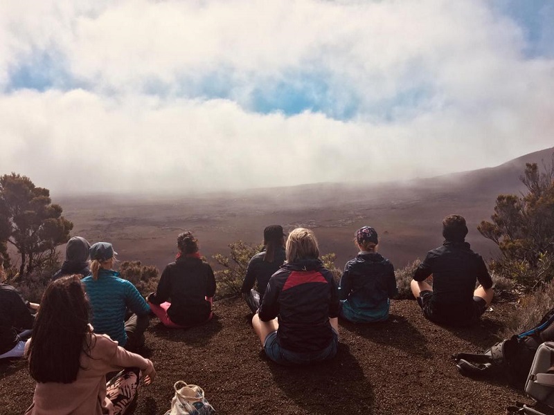 La visite du Piton de la Fournaise a donné lieu à une randonnée médiation - DR : C.L.