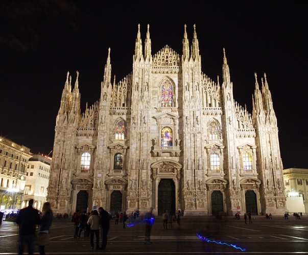 La cathédrale de la Nativité-de-la-Sainte-Vierge de Milan est située sur la piazza del Duomo, à Milan - DR