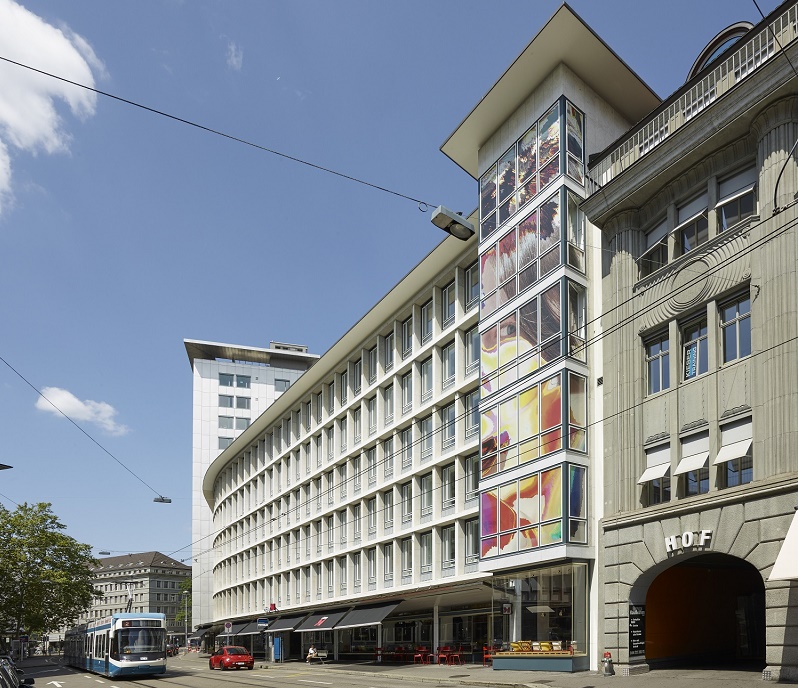 En plein centre-ville de Zurich, il propose 160 chambres réparties sur 5 étages, dans un immeuble historique datant des années 50 - DR : CitizenM