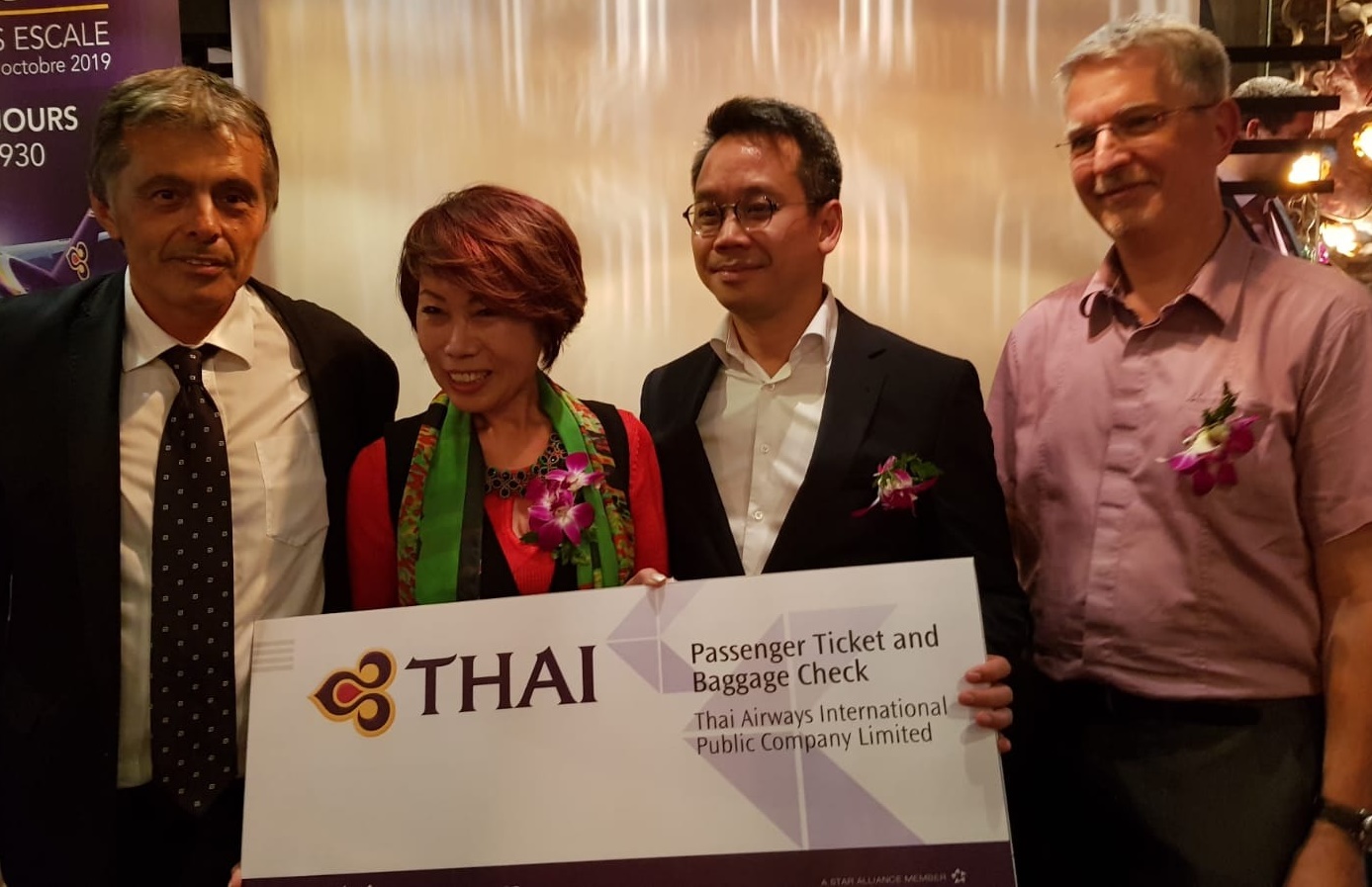 Noi Lunammachak a remporté un billet d'avion avec la Thai lors d'un tirage au sort - Photo CE