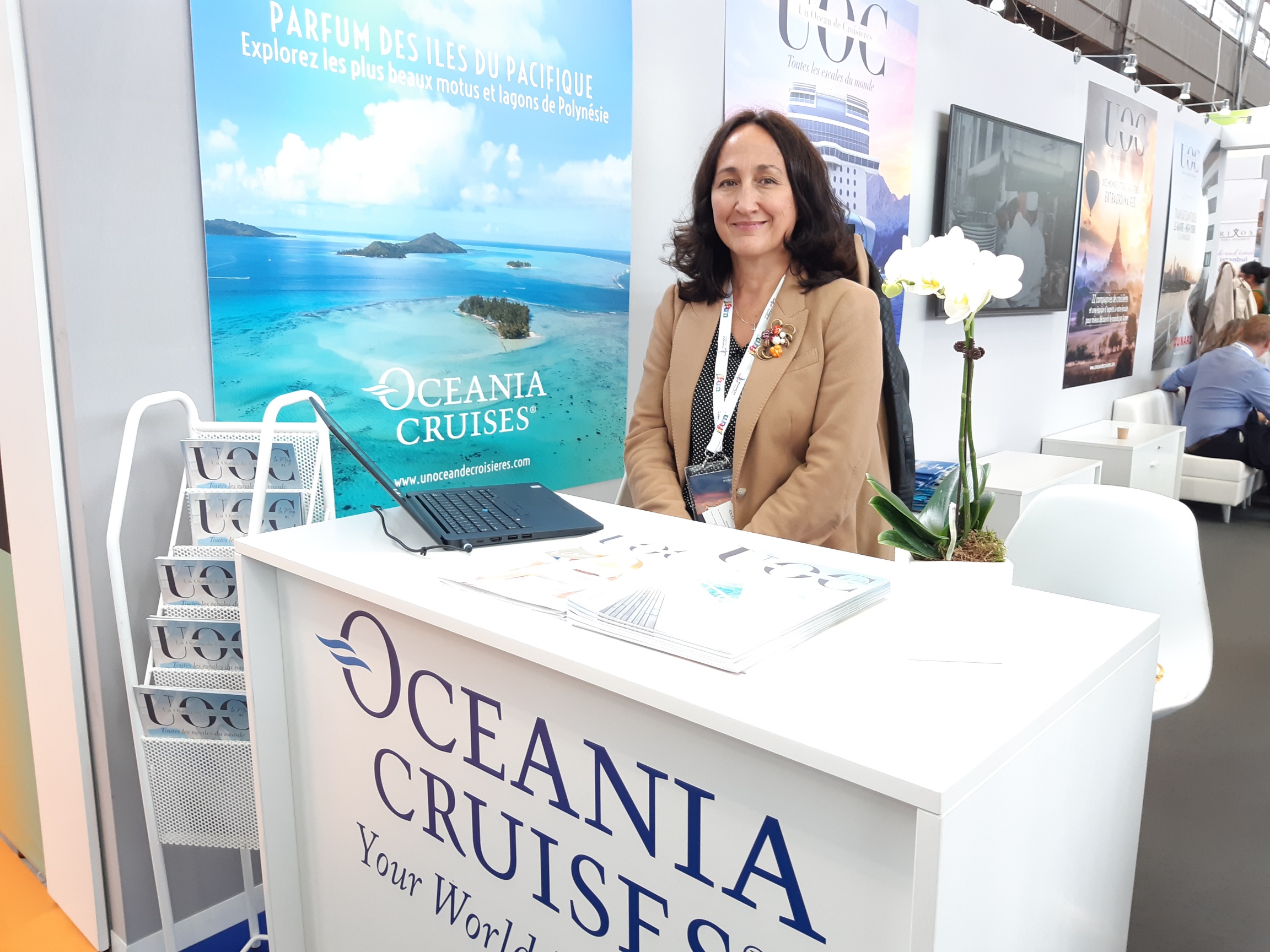 A l'espace Croisières IFTM Top Resa, Alessandra Cabella, responsable des marchés européens de la compagnie américaine Oceania Cruises - DR : M.S.