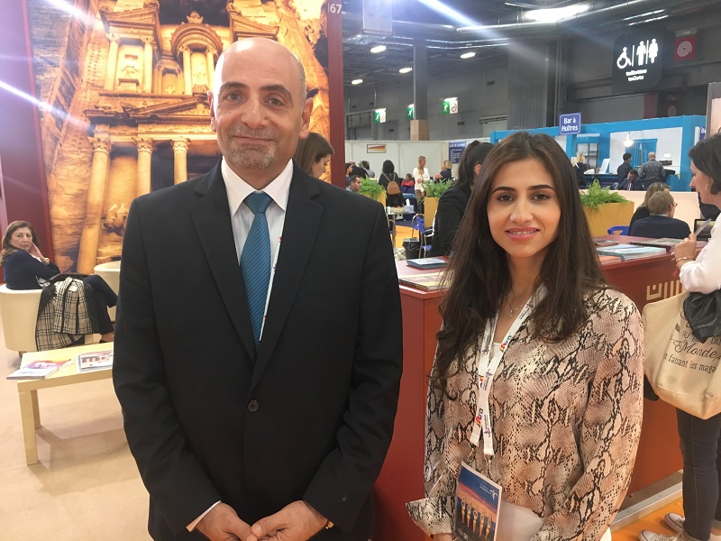 Dr. Abed Al Razzaq Arabiyat, directeur dénéral du Jordan Tourism Board  et Ruba Al-Awamleh, responsable marketing, le 1er octobre 2019, au salon IFTM Top Resa. - CL