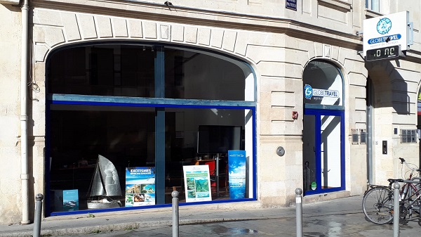 L'agence Globe Travel a retrouvé sa vitrine à ses frais, les assurances se renvoient la balle - DR