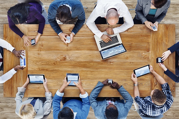 Dans cinq ans, le nombre d'utilisateurs d'objets numériques sera de 5,5 milliards dans le monde, contre 4,7 actuellement - Crédit photo : Deposiphotos @Rawpixel Dans cinq ans, le nombre d'utilisateurs d'objets numériques sera de 5,5 milliards dans le monde, contre 4,7 actuellement - Crédit photo : Deposiphotos @Rawpixel