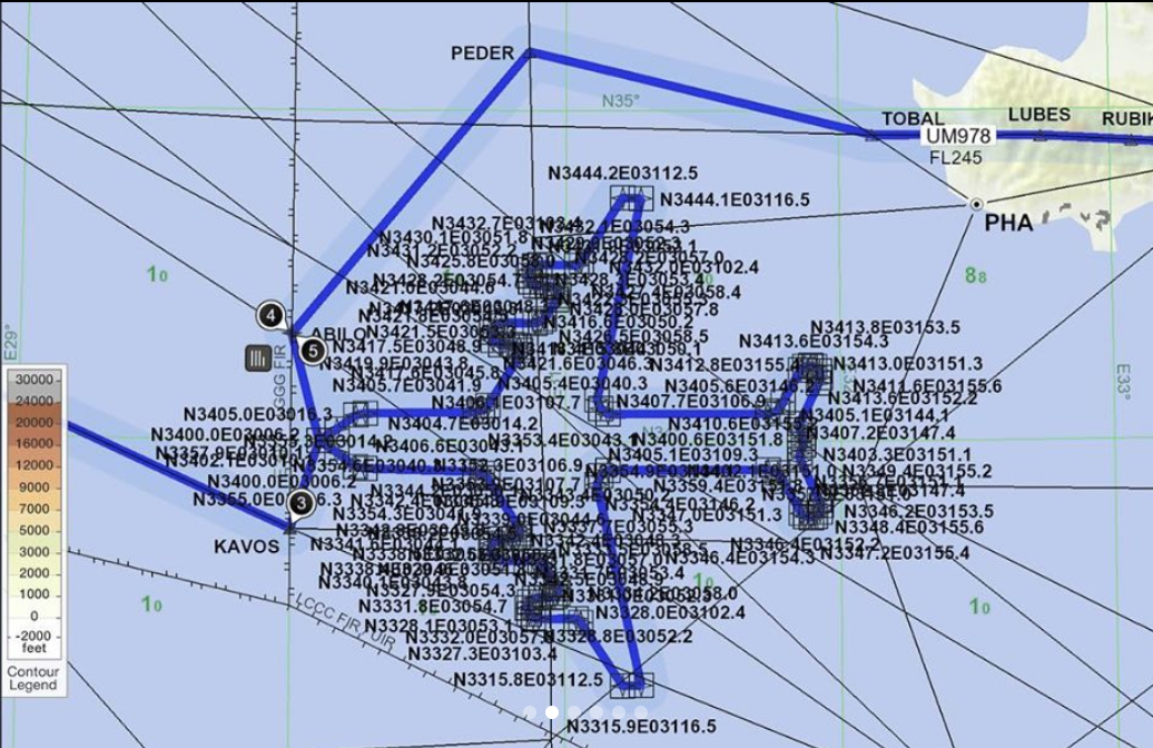 2 heures ont été nécessaires pour réaliser la prouesse de dessiner une silhouette de 747 dans le ciel © DR