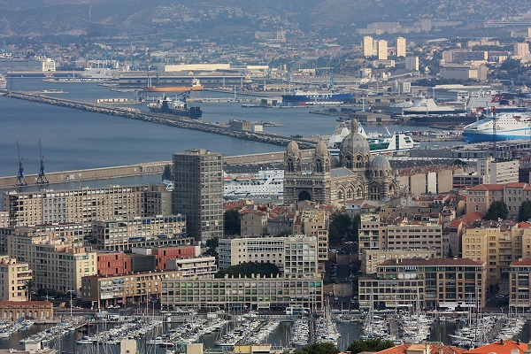 Pour l'UMIH, la mairie de Marseille serait en dehors des clous sur les contrôles des Airbnb - Crédit photo : Depositphotos @lustra