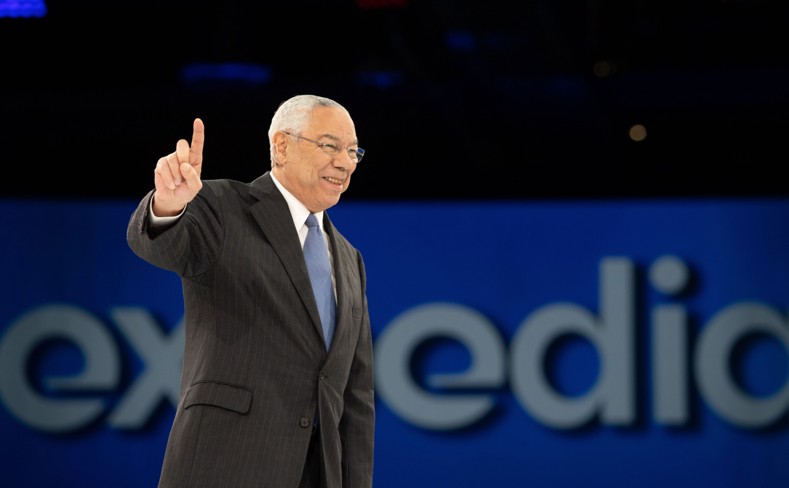Colin Powell, l'ex secrétaire d'Etat américain, a fait se lever les 3000 participants à l'Explore 2019 © Expedia Colin Powell, l'ex secrétaire d'Etat américain, a fait se lever les 3000 participants à l'Explore 2019 © Expedia