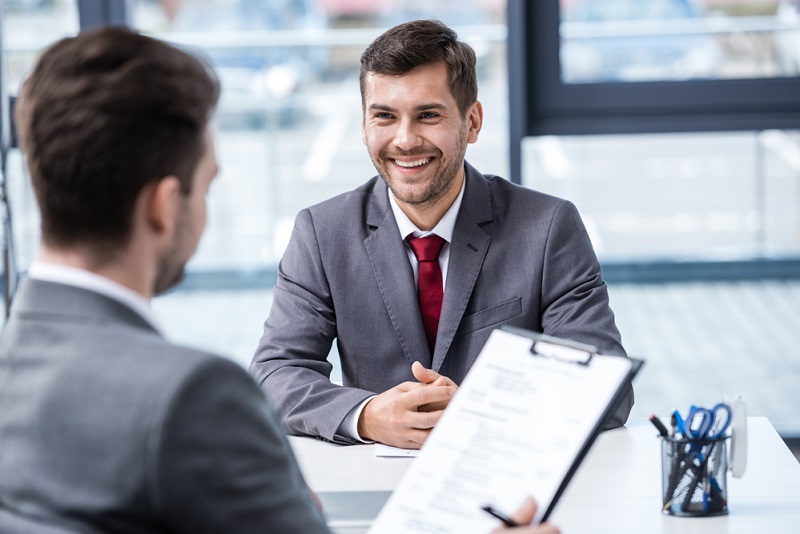 L’entretien annuel d’évaluation s’avère très utile, ne serait-ce que parce qu'il représente un temps consacré aux collaborateurs, preuve qu’on se soucie d'eux et de leurs attentes. - Depositphotos