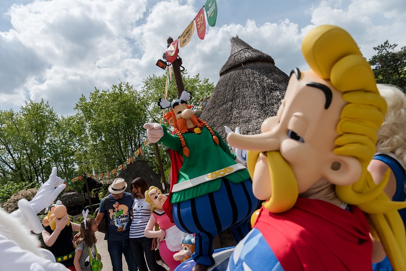 La Compagnie des Alpes a connu un 4e trimestre particulièrement dynamique soutenu par l’augmentation de la capacité hôtelière du Parc Astérix, l’ouverture de l’Aquapark de Bellewaerde et l’inauguration d’un grand nombre de nouvelles attractions - DR : Facebook Parc Astérix