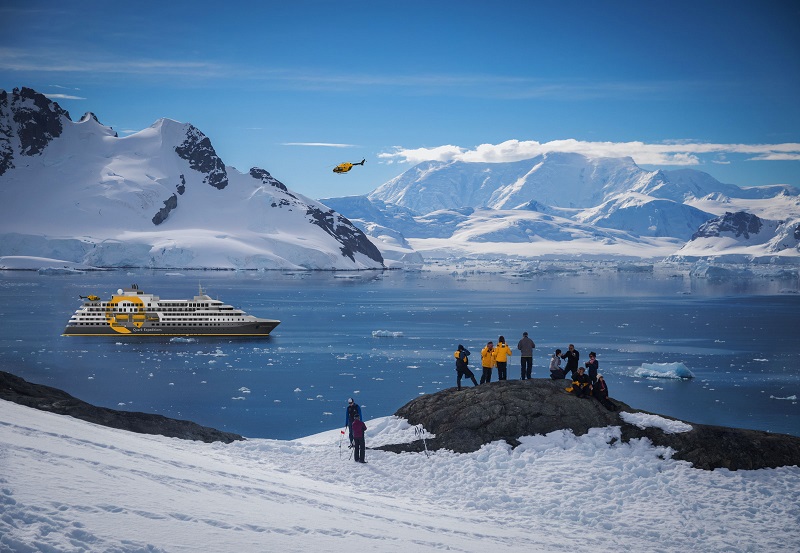 L’Ultramarine, livré en 2020, embarquera deux hélicoptères pour offrir des paysages d'un point de vue unique et se poser dans des lieux inaccessibles. – DR : Quark Expeditions