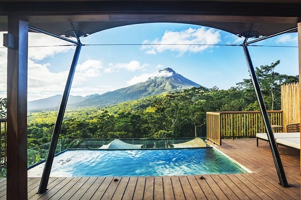 Les 29 tentes de luxe sont situées au pied du volcan Arenal - DR