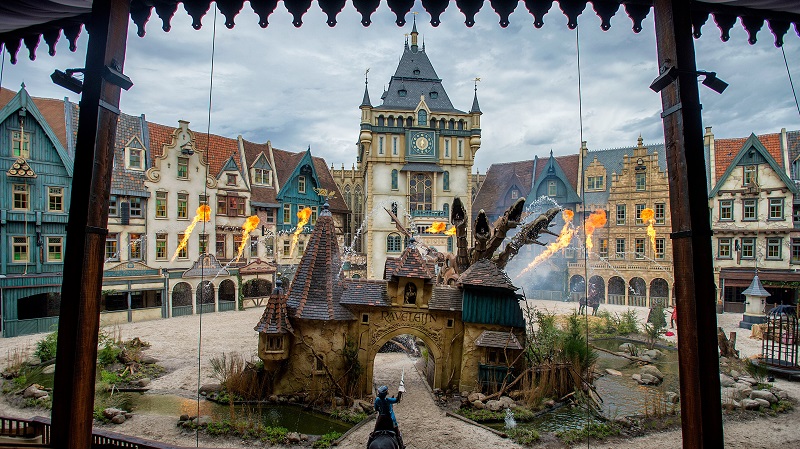 Inspiré d’une histoire hollandaise, le spectacle «Raveleijn» relate l’histoire de 5 enfants qui se transforment par enchantement en chevaliers au courage hors normes pour affronter le cruel Olaf et libérer la cité médiévale de Ravelejin - DR