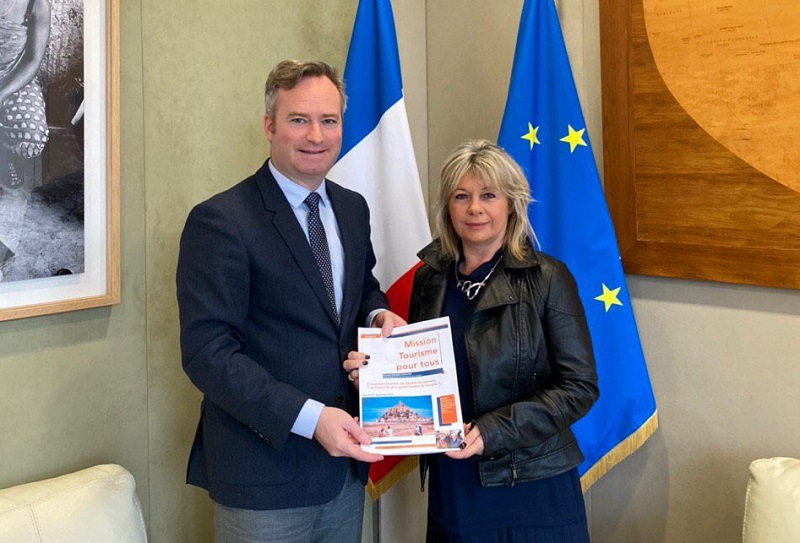 Pascale Fontenel-Personne : "ouvrons le débat de la création d’un ministère de plein exercice regroupant le monde des services et la filière touristique" - DR : Compte Twitter Pascale Fontenel-Personne Pascale Fontenel-Personne : "ouvrons le débat de la création d’un ministère de plein exercice regroupant le monde des services et la filière touristique" - DR : Compte Twitter Pascale Fontenel-Personne